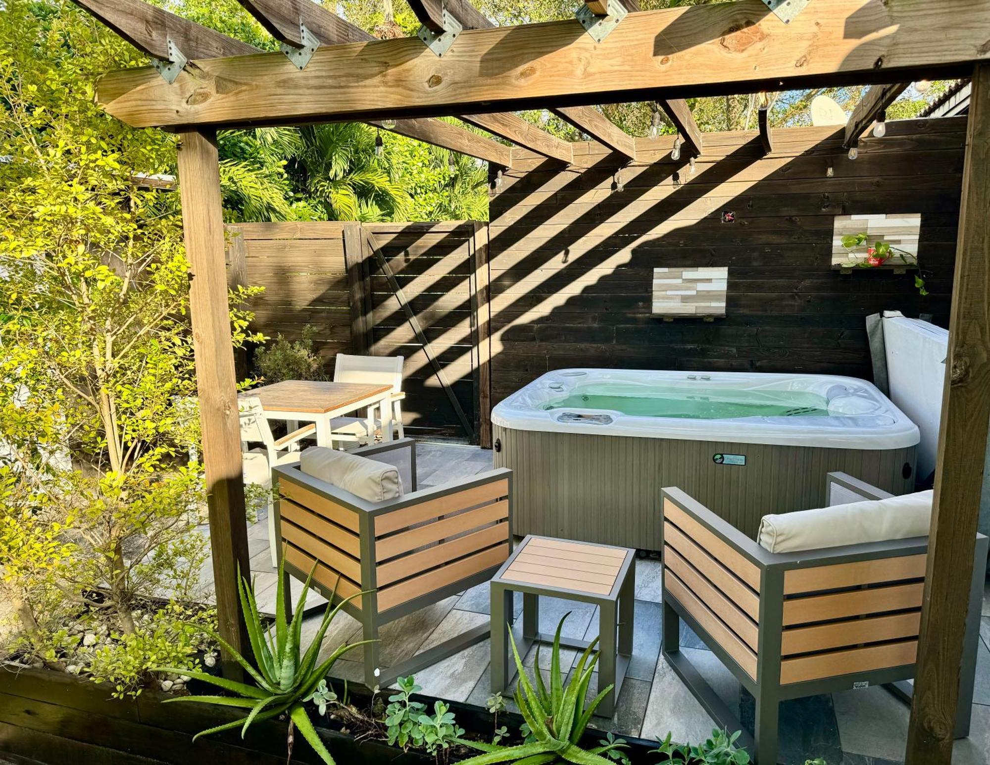 Hot Tub House On Golf Course! 10 Mins To The Beach ไมอามี ภายนอก รูปภาพ
